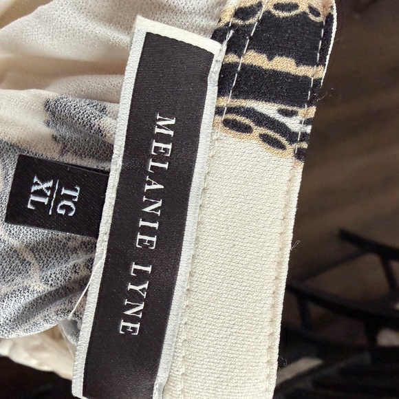 Elegant Women's Blouse with Black and Cream Floral Design - Picture 7 of 7